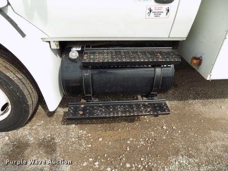 image for item FJ9282 2004 International 4300 service truck with crane