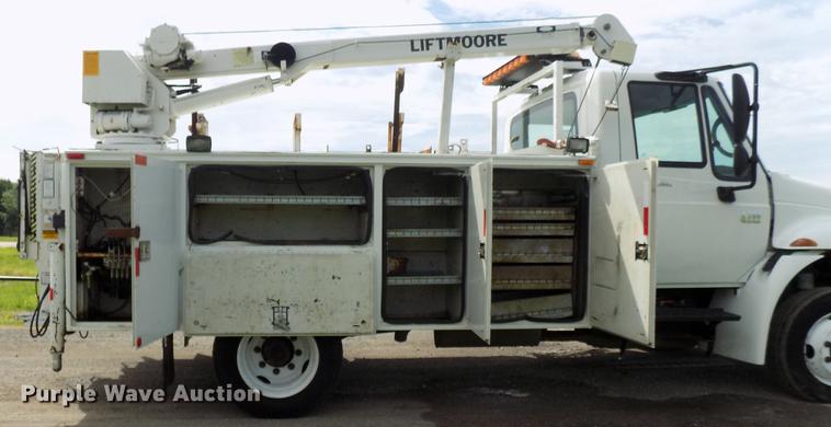 image for item FJ9282 2004 International 4300 service truck with crane