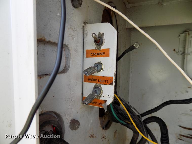 image for item FJ9282 2004 International 4300 service truck with crane