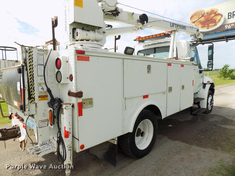 image for item FJ9282 2004 International 4300 service truck with crane