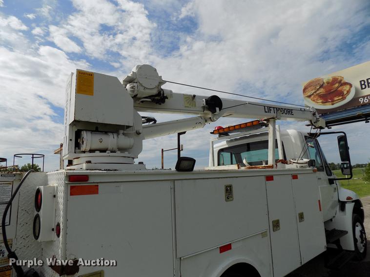 image for item FJ9282 2004 International 4300 service truck with crane