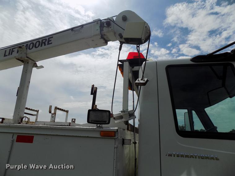 image for item FJ9282 2004 International 4300 service truck with crane