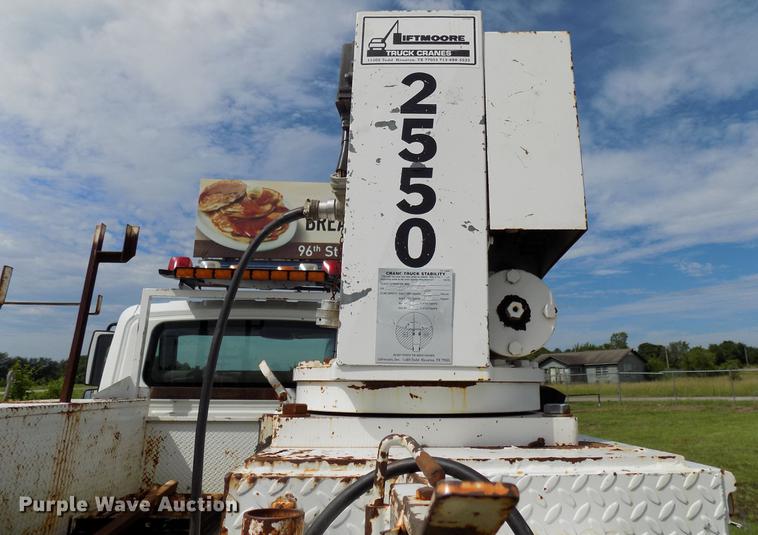 image for item FJ9282 2004 International 4300 service truck with crane