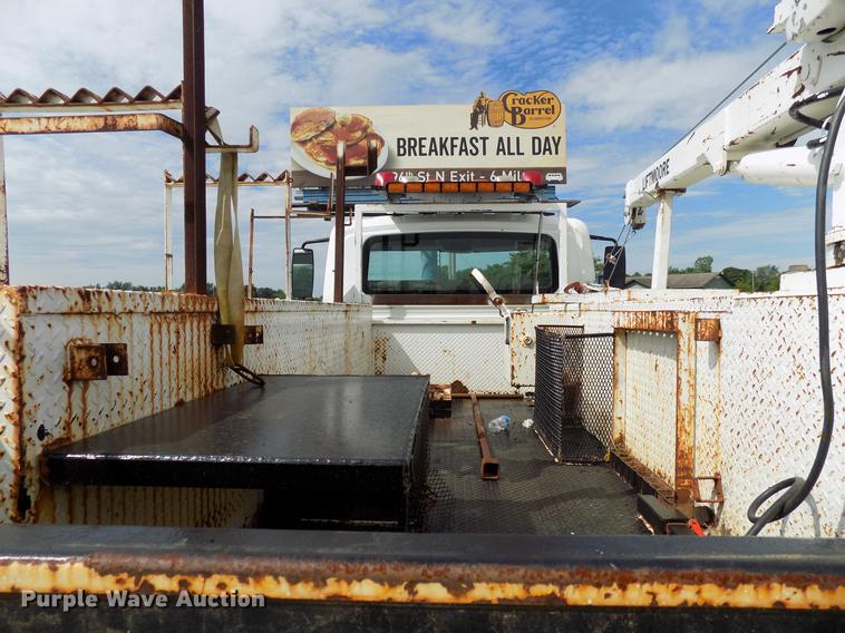 image for item FJ9282 2004 International 4300 service truck with crane