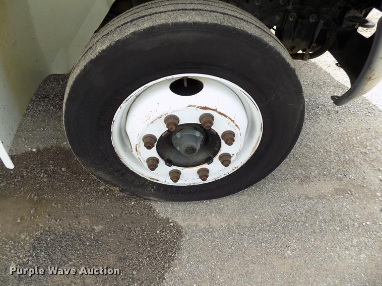 image for item FJ9282 2004 International 4300 service truck with crane