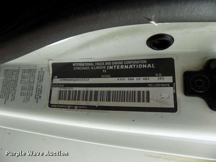 image for item FJ9282 2004 International 4300 service truck with crane