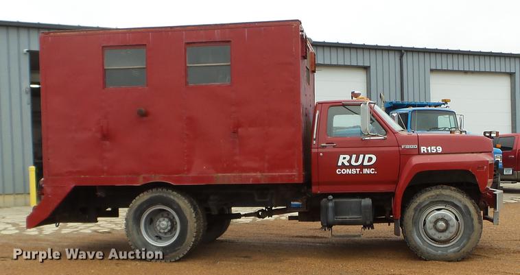 image for item FM9273 1991 Ford F700 service truck