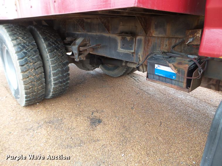 image for item FM9273 1991 Ford F700 service truck