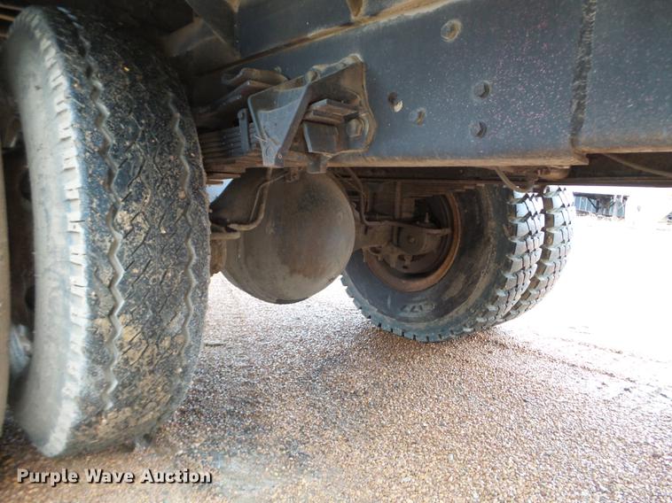 image for item FM9273 1991 Ford F700 service truck