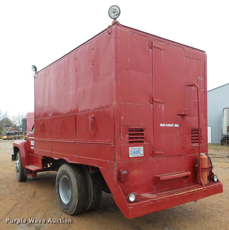 image for item FM9273 1991 Ford F700 service truck