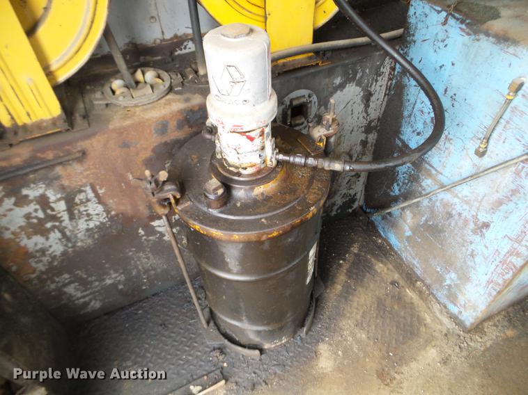 image for item FM9273 1991 Ford F700 service truck