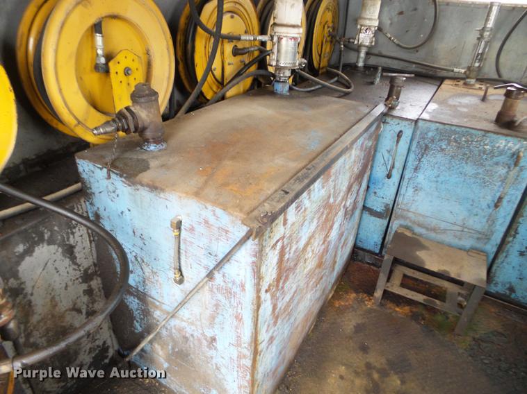 image for item FM9273 1991 Ford F700 service truck