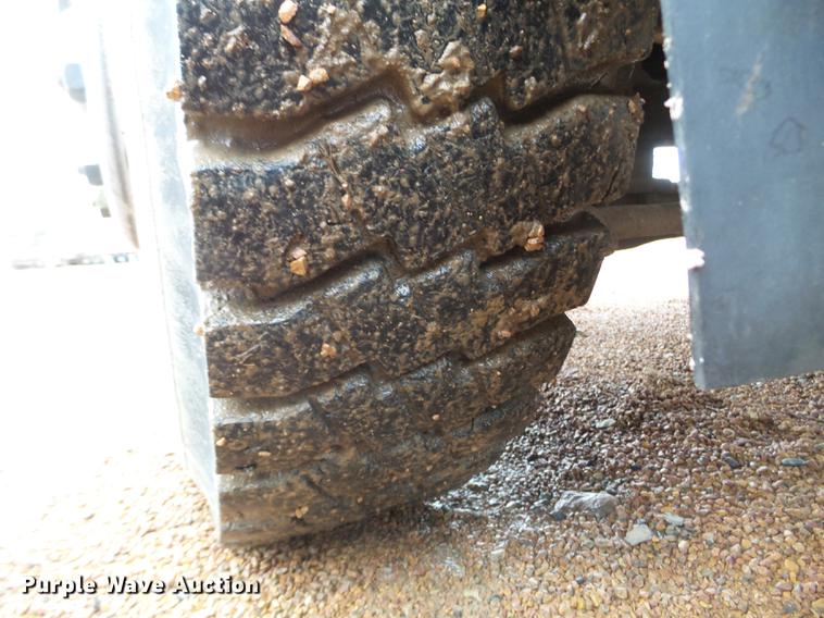 image for item FM9273 1991 Ford F700 service truck