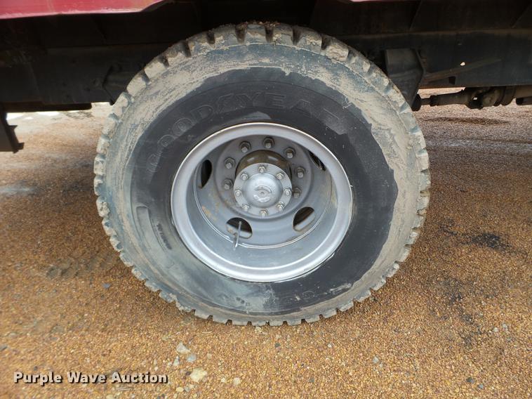 image for item FM9273 1991 Ford F700 service truck