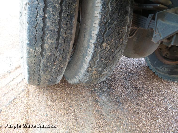 image for item FM9273 1991 Ford F700 service truck