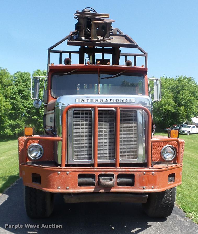 image for item FM9363 1981 International Paystar 5000 log loader truck