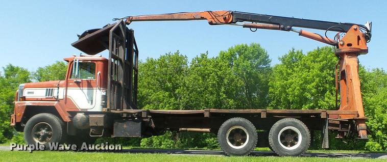image for item FM9363 1981 International Paystar 5000 log loader truck