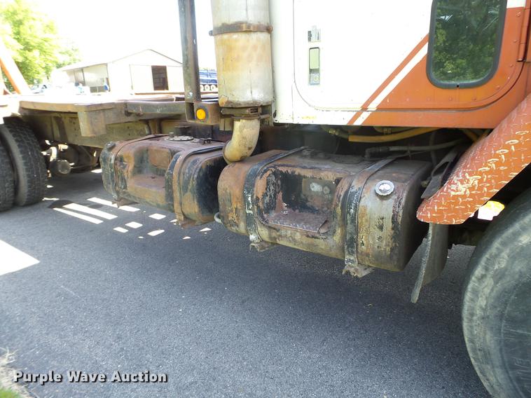 image for item FM9363 1981 International Paystar 5000 log loader truck