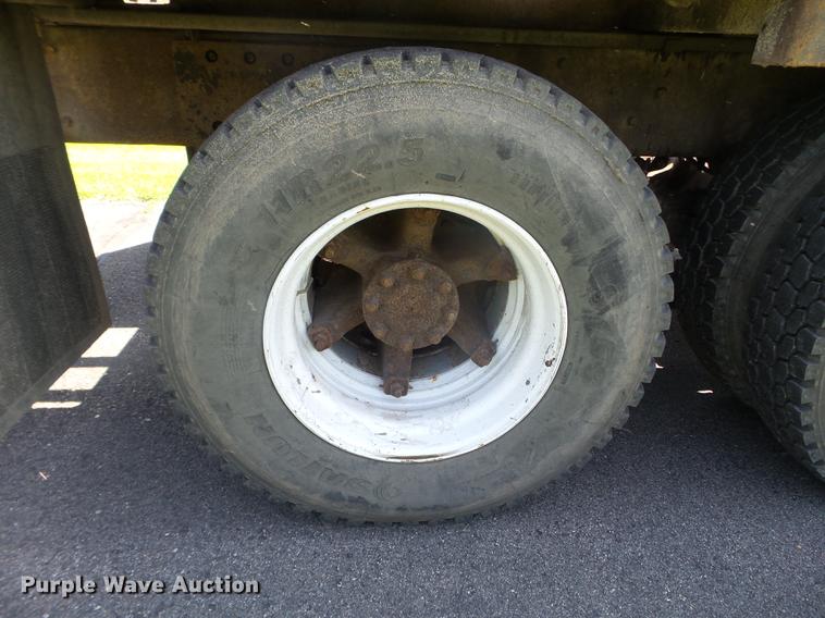 image for item FM9363 1981 International Paystar 5000 log loader truck