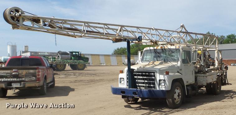 image for item FM9369 1985 International 1600 drilling rig truck