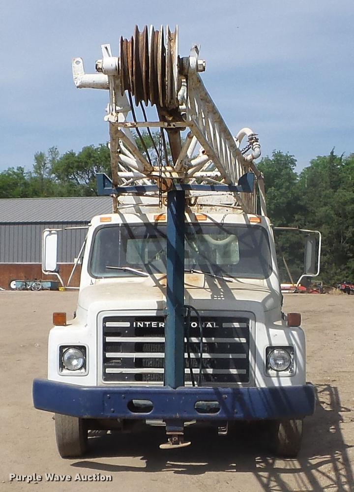 image for item FM9369 1985 International 1600 drilling rig truck