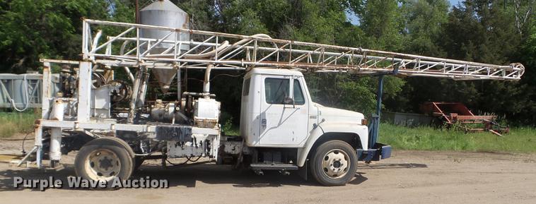 image for item FM9369 1985 International 1600 drilling rig truck