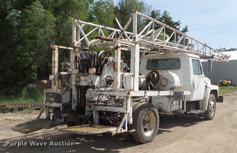 image for item FM9369 1985 International 1600 drilling rig truck