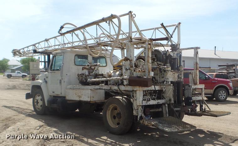 image for item FM9369 1985 International 1600 drilling rig truck