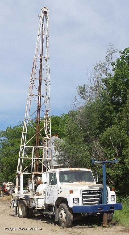 image for item FM9369 1985 International 1600 drilling rig truck