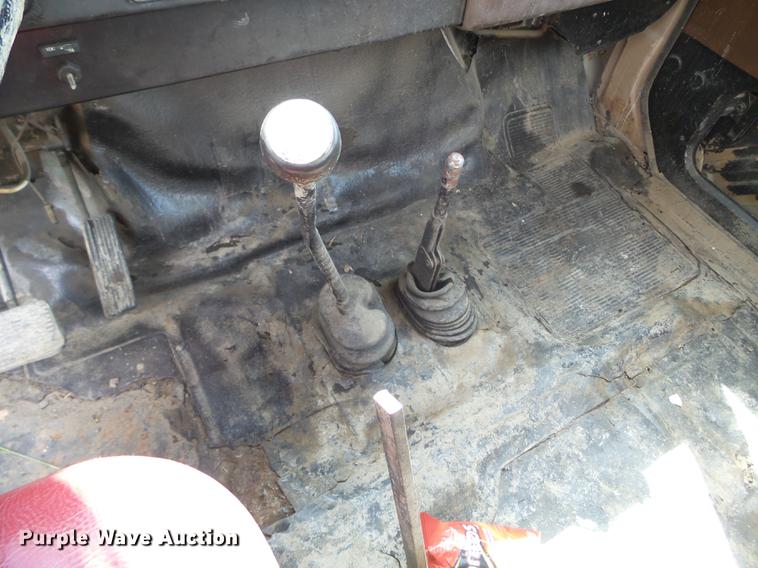 image for item FM9369 1985 International 1600 drilling rig truck