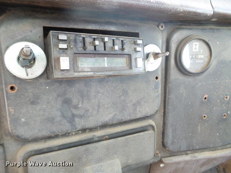 image for item FM9369 1985 International 1600 drilling rig truck