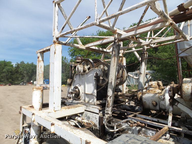 image for item FM9369 1985 International 1600 drilling rig truck