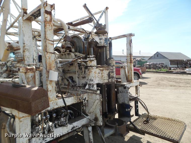 image for item FM9369 1985 International 1600 drilling rig truck