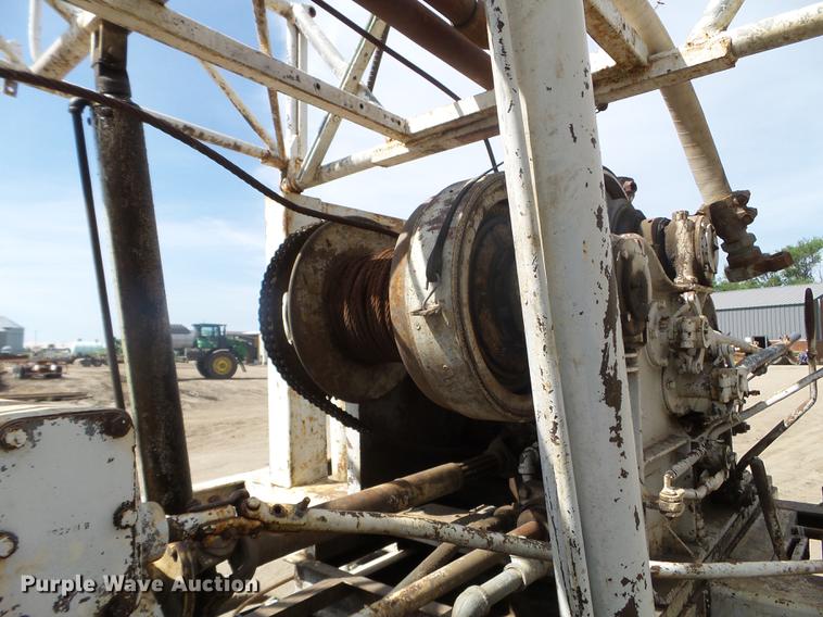 image for item FM9369 1985 International 1600 drilling rig truck