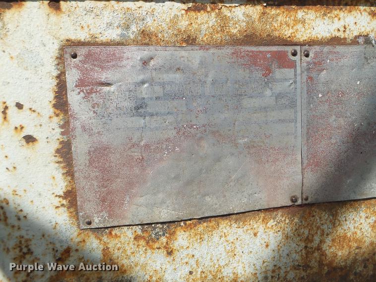 image for item FM9369 1985 International 1600 drilling rig truck