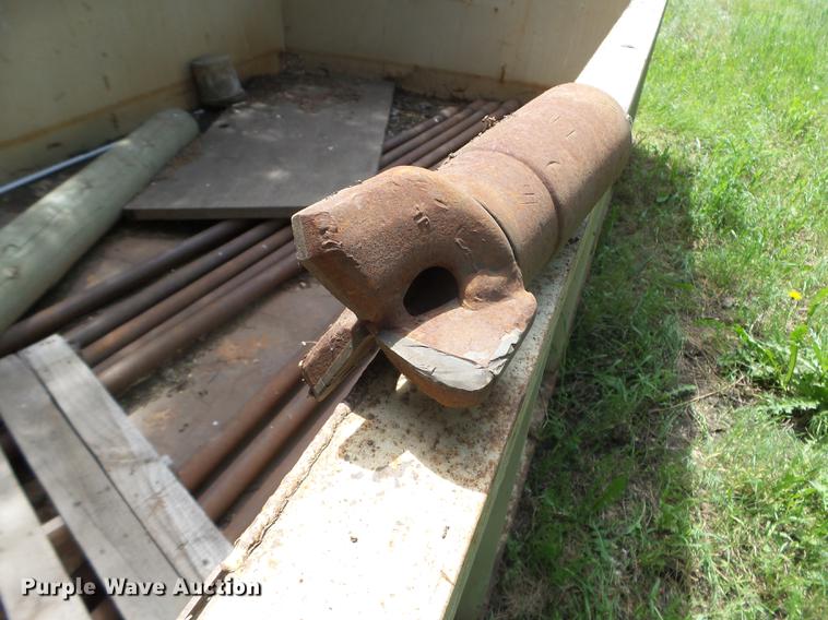 image for item FM9369 1985 International 1600 drilling rig truck