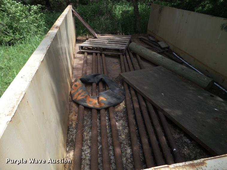 image for item FM9369 1985 International 1600 drilling rig truck