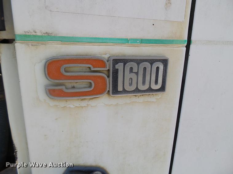 image for item FM9369 1985 International 1600 drilling rig truck