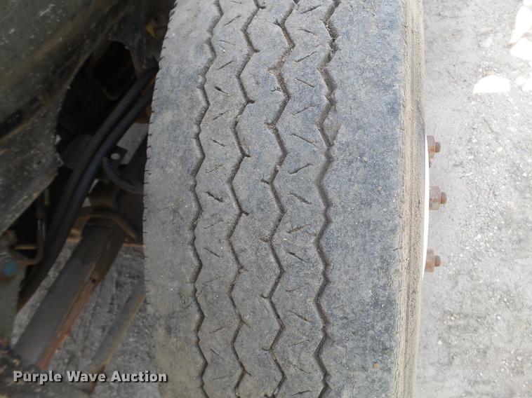 image for item FM9369 1985 International 1600 drilling rig truck