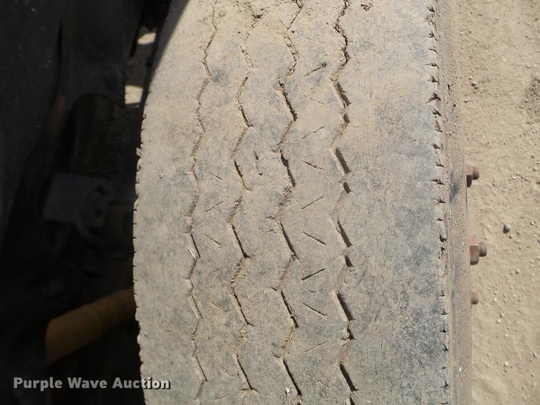 image for item FM9369 1985 International 1600 drilling rig truck