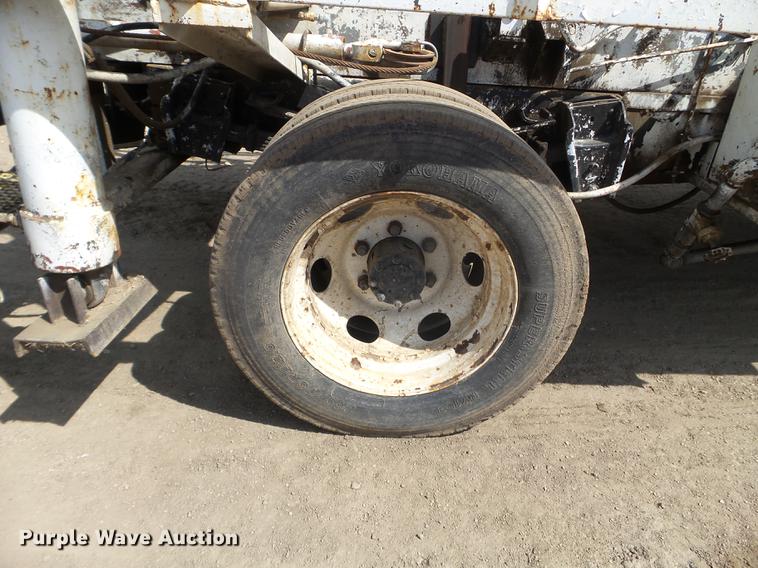 image for item FM9369 1985 International 1600 drilling rig truck