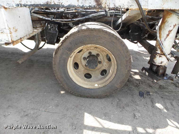 image for item FM9369 1985 International 1600 drilling rig truck