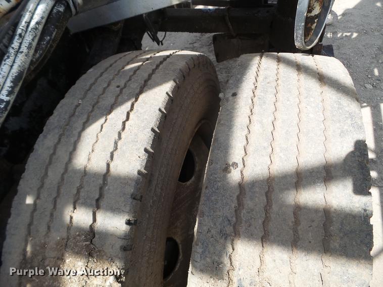 image for item FM9369 1985 International 1600 drilling rig truck