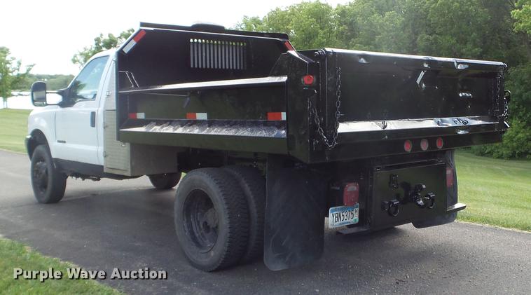 image for item FM9383 2000 Ford F550 Super Duty dump truck
