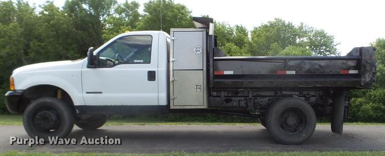 image for item FM9383 2000 Ford F550 Super Duty dump truck