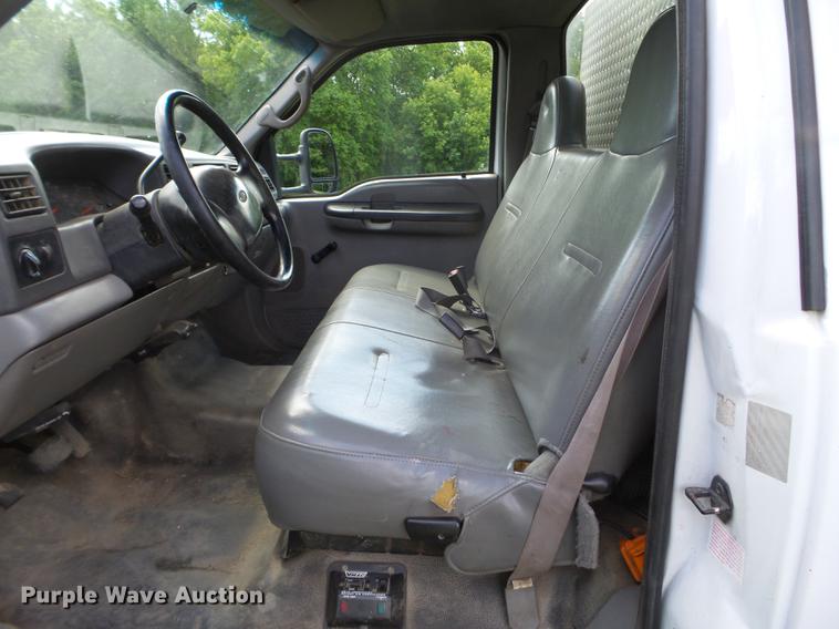 image for item FM9383 2000 Ford F550 Super Duty dump truck