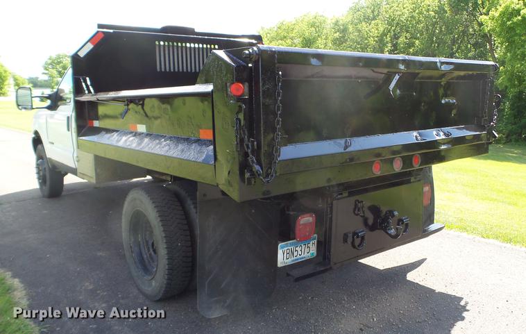 image for item FM9383 2000 Ford F550 Super Duty dump truck