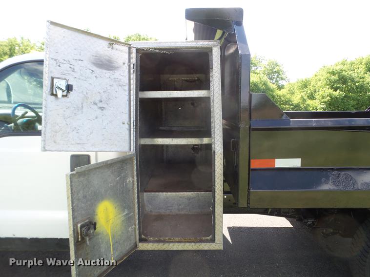 image for item FM9383 2000 Ford F550 Super Duty dump truck