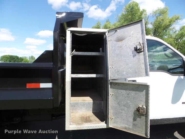 image for item FM9383 2000 Ford F550 Super Duty dump truck