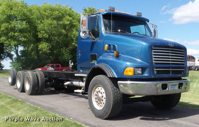 image for item FM9385 1998 Ford LTA9000 truck cab and chassis